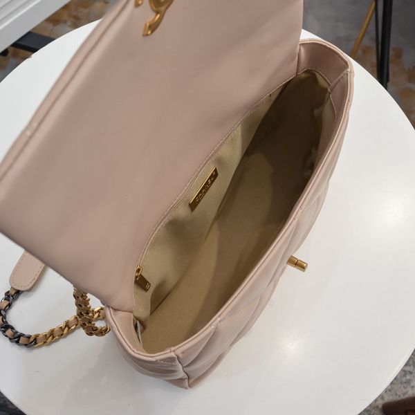 シャネルバッグ着用イメージ